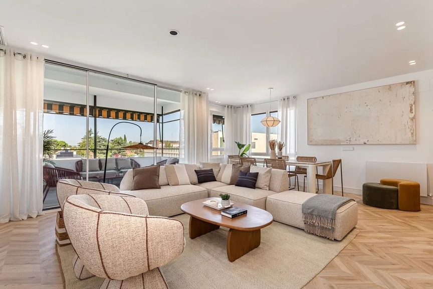 Exclusive Top-Floor Residence with Terrace in Puerta de Hierro