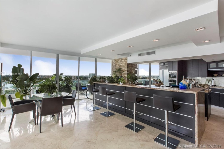 Recently renovated flat for sale located in one of the most iconic towers in Miami.