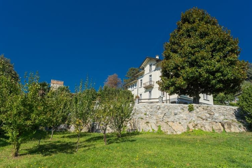 Beautiful historic villa for sale in Como completely renovated.