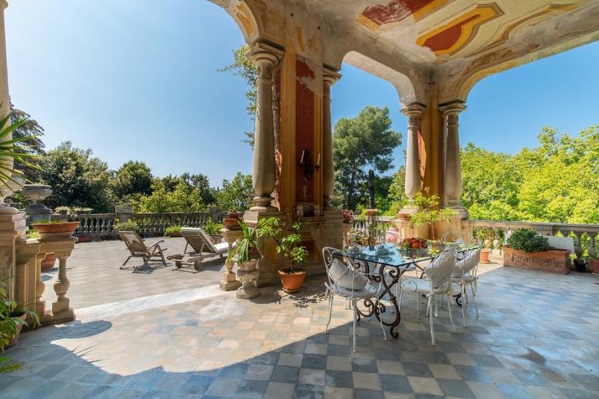 Espléndida villa del siglo XVI en venta perteneciente a la familia Spínola en Liguria.