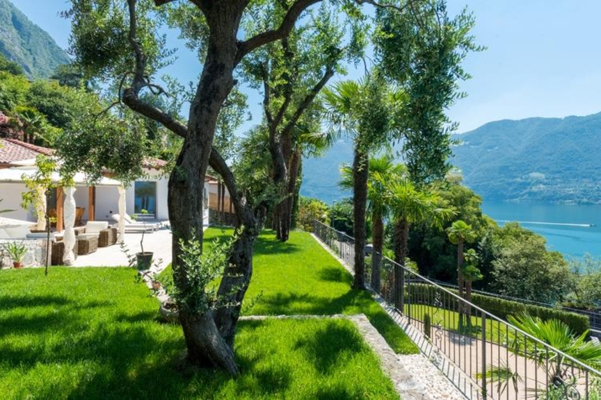 Prime position with breathtaking views to Lake Lugano for sale.