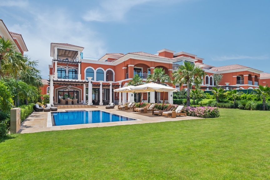 Mansion on Private Island for sale in the prestigious Palm Jumeirah 