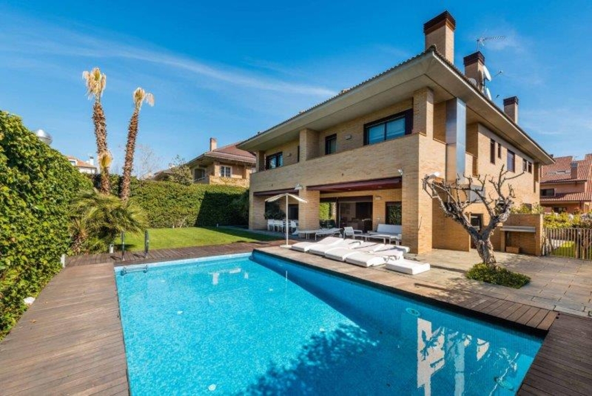 Exclusive villa for sale with lots of space and exceptional qualities in Aravaca.