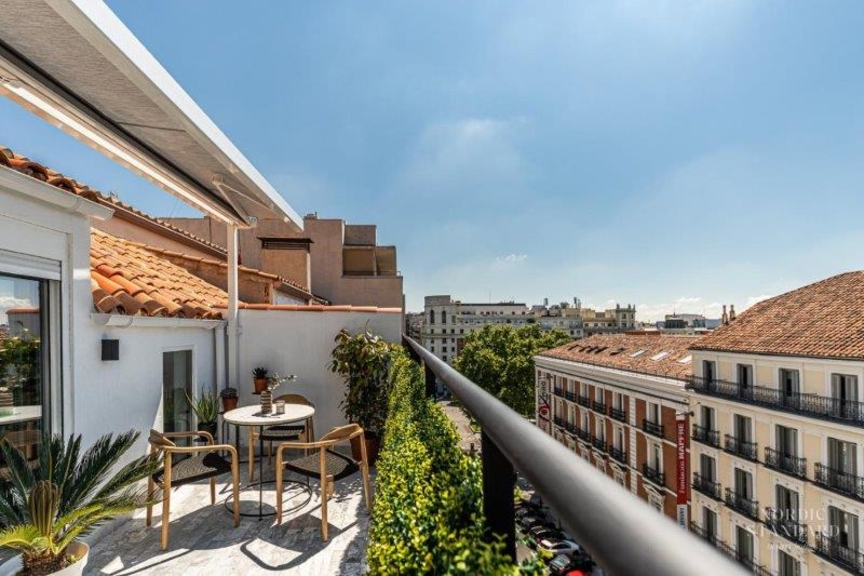 Exceptional penthouse for sale with unobstructed views in the most sought after area of Madrid, Justicia.