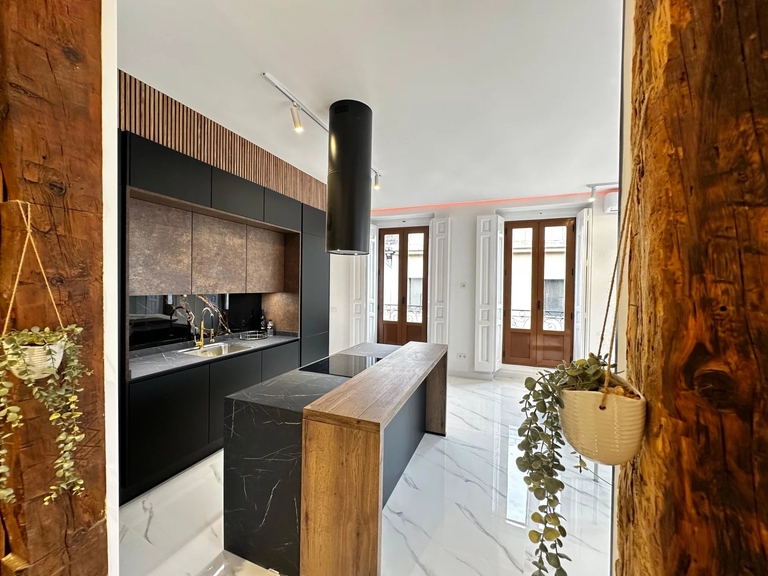 Luxury penthouse with 10 balconies in the historic center of Madrid Luxury penthouse with 10 balconies in the historic center of Madrid