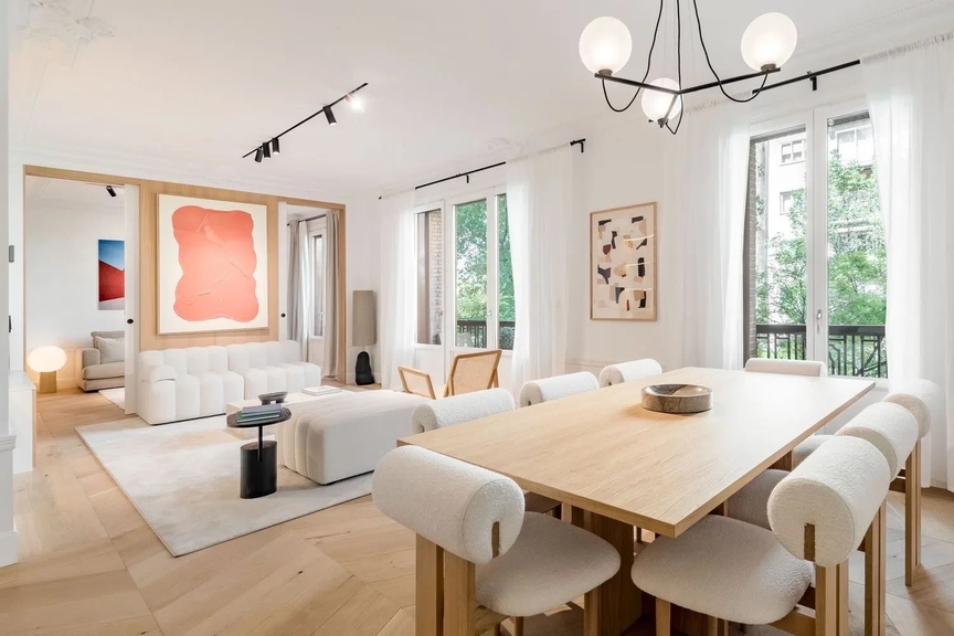 Renovated stately apartment with spacious layout in the distinguished Trafalgar neighborhood Renovated stately apartment with spacious layout in the distinguished Trafalgar neighborhood