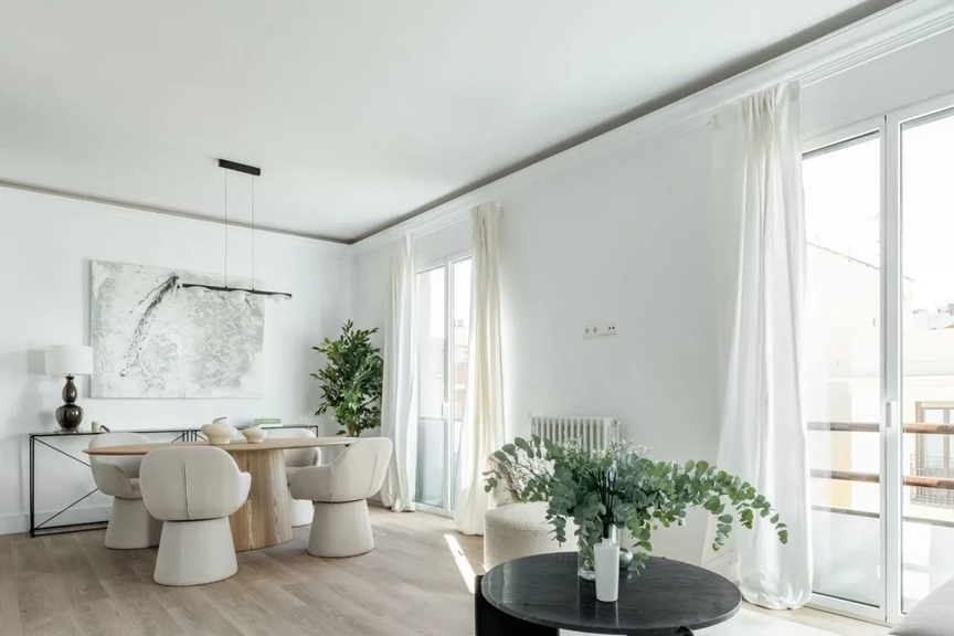 .Renovated apartment with natural light and timeless design