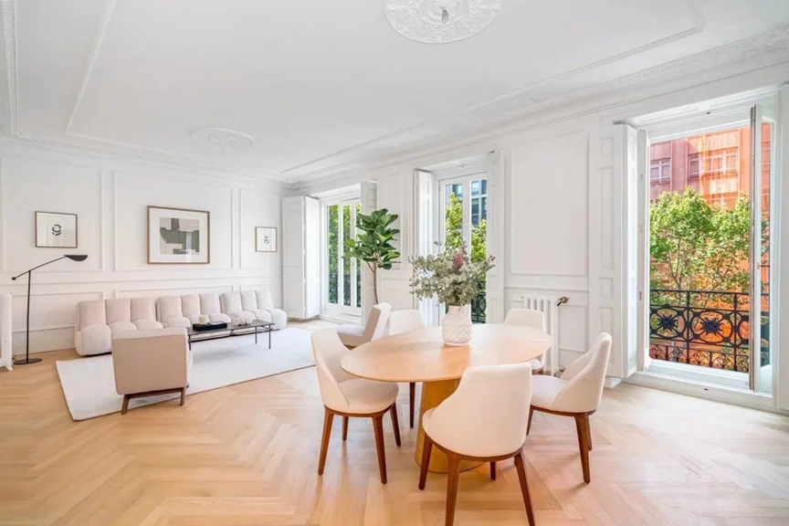 Residencia señorial reformada en el triángulo de oro de Madrid