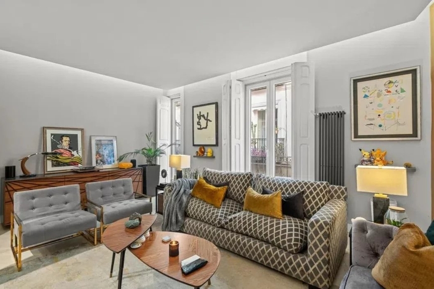 Renovated apartment with balconies in the well-known Malasaña neighborhood Renovated apartment with balconies in the well-known Malasaña neighborhood