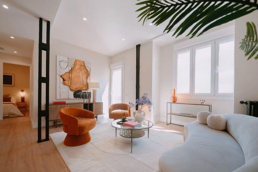 Bright interior apartment with high ceilings in Recoletos Bright interior apartment with high ceilings in Recoletos