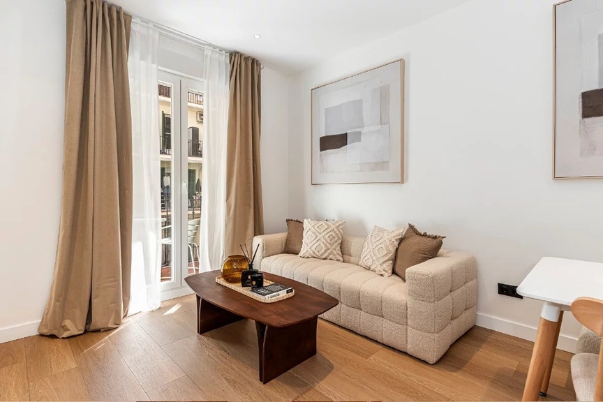 Renovated apartment with private terrace in the Salamanca district