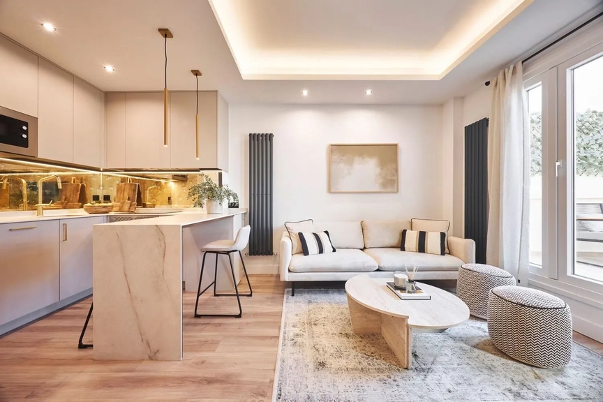 Renovated penthouse with terrace in Chamberí