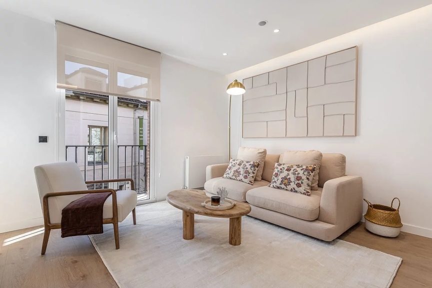 Bright refurbished flat with charm in the city centre