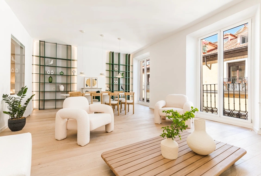 A spacious, light-filled, refurbished flat in the Las Letras neighbourhood