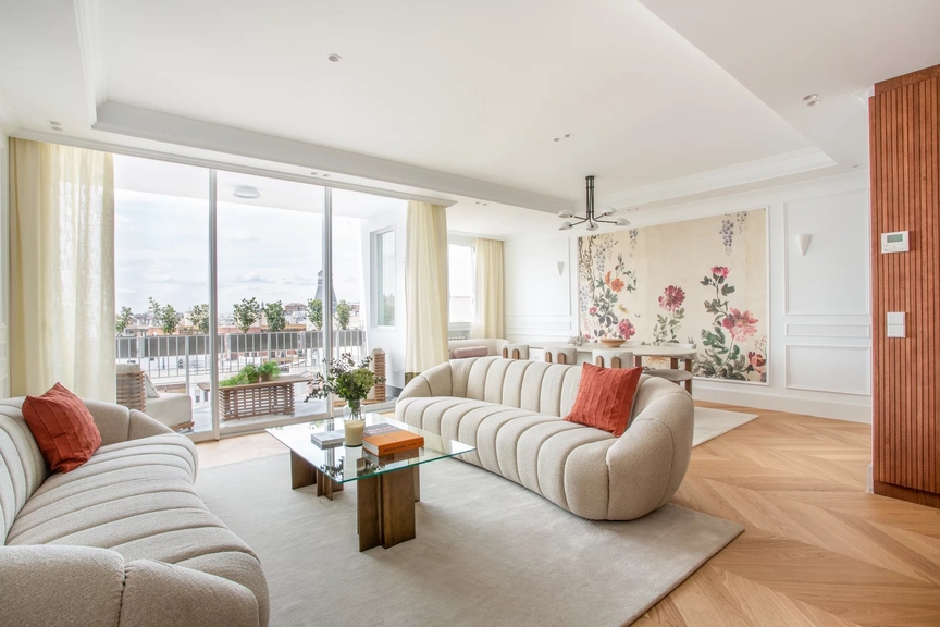 Fully Refurbished Apartment with Terrace and Views in Almagro